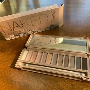 Urban Decay Naked 3 eyeshadow palette